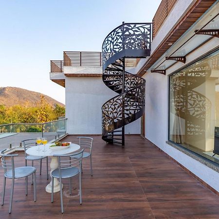Stayvista'S Bella Dream - Mountain-View With Outdoor Pool, Lawn Featuring A Gazebo & Indoor Games Udaipur Buitenkant foto