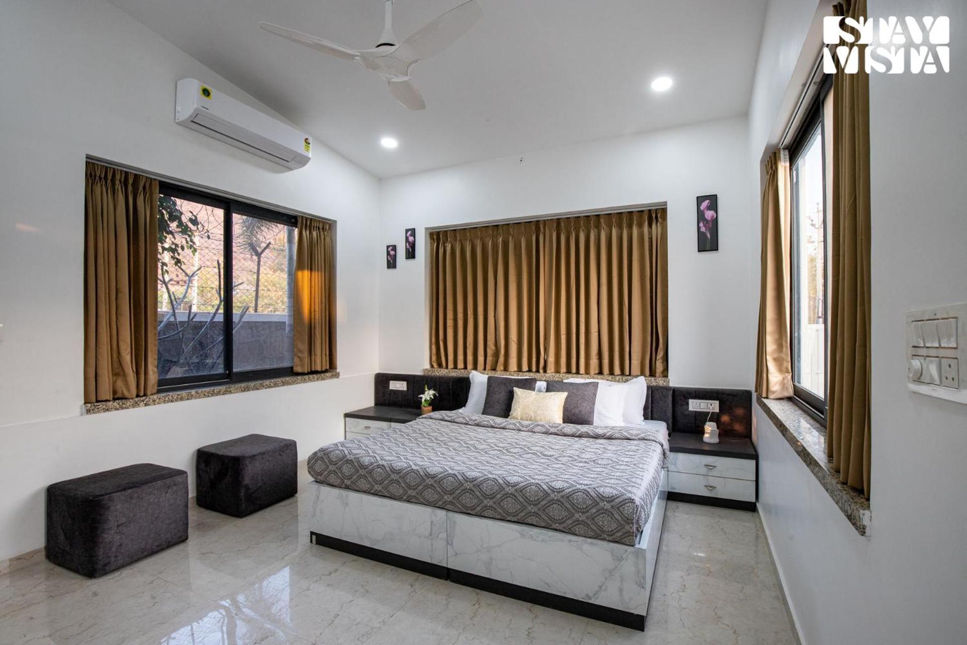 Stayvista'S Bella Dream - Mountain-View With Outdoor Pool, Lawn Featuring A Gazebo & Indoor Games Udaipur Buitenkant foto