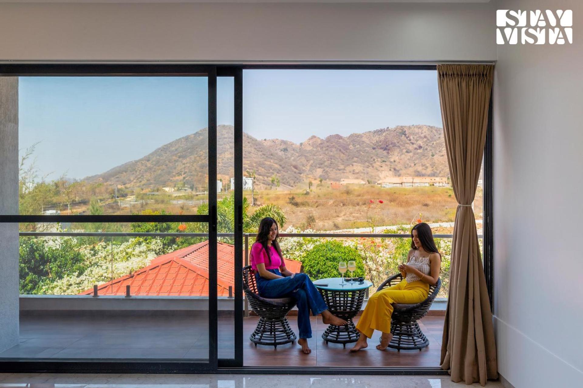 Stayvista'S Bella Dream - Mountain-View With Outdoor Pool, Lawn Featuring A Gazebo & Indoor Games Udaipur Buitenkant foto
