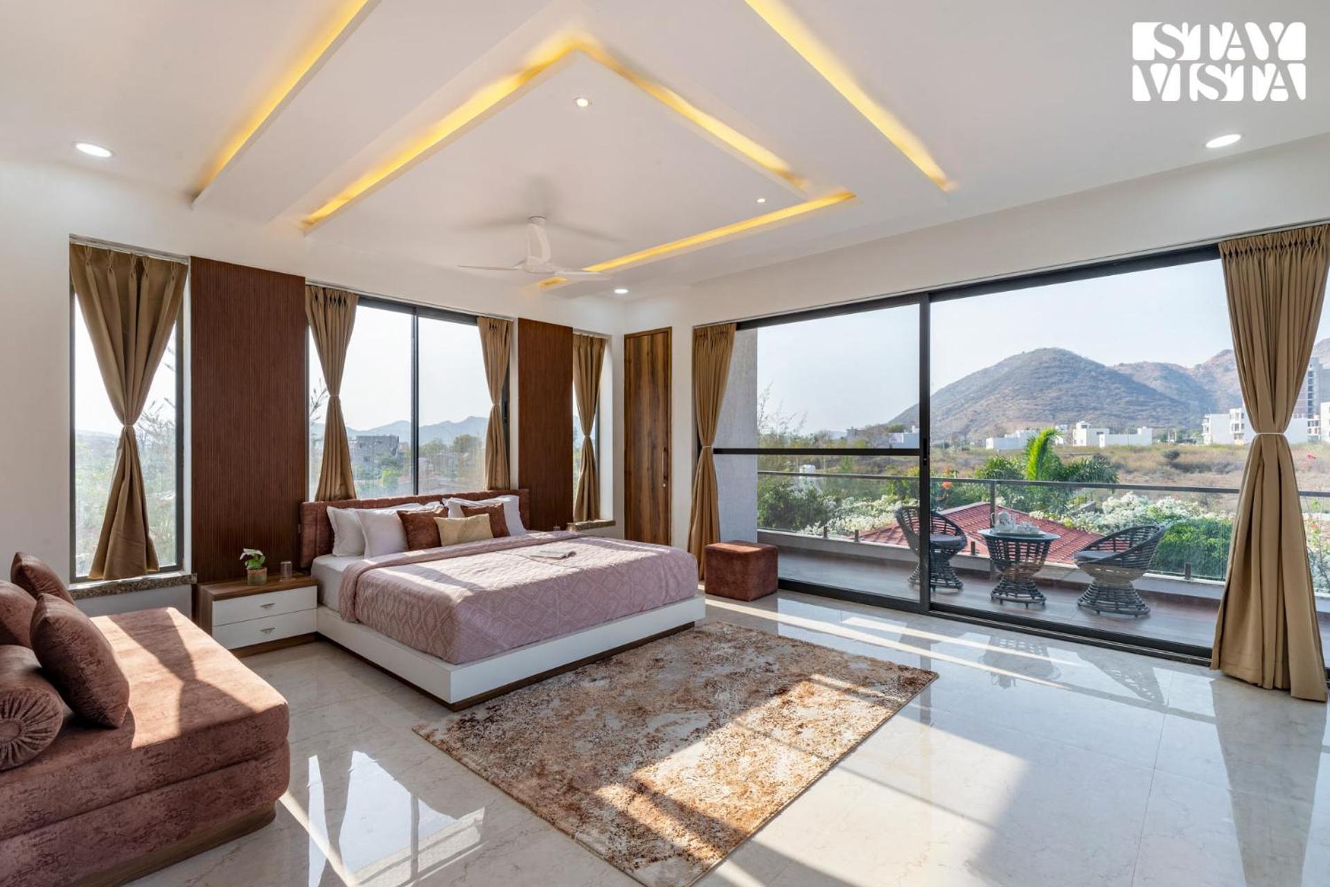 Stayvista'S Bella Dream - Mountain-View With Outdoor Pool, Lawn Featuring A Gazebo & Indoor Games Udaipur Buitenkant foto