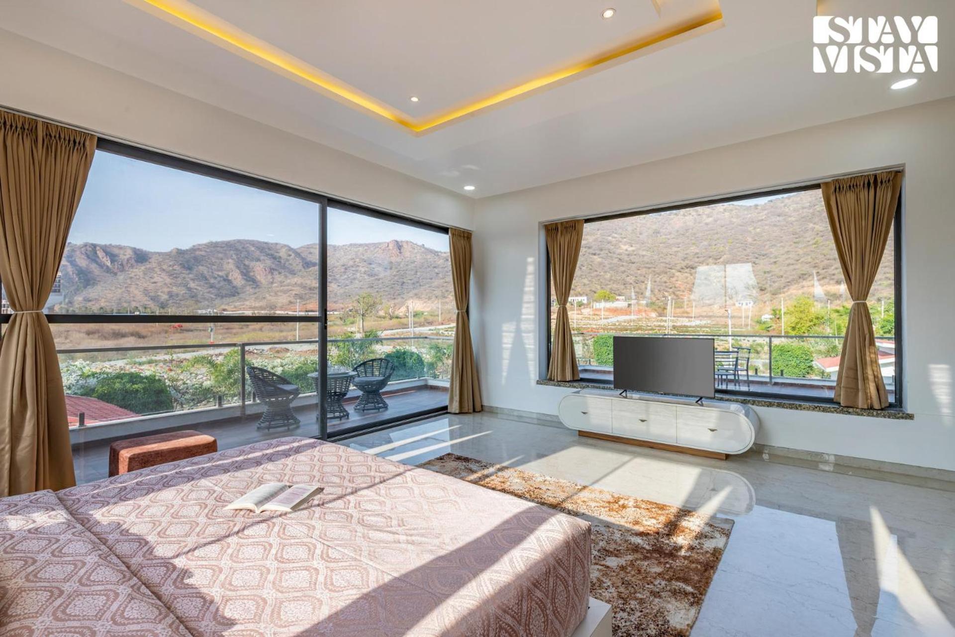 Stayvista'S Bella Dream - Mountain-View With Outdoor Pool, Lawn Featuring A Gazebo & Indoor Games Udaipur Buitenkant foto