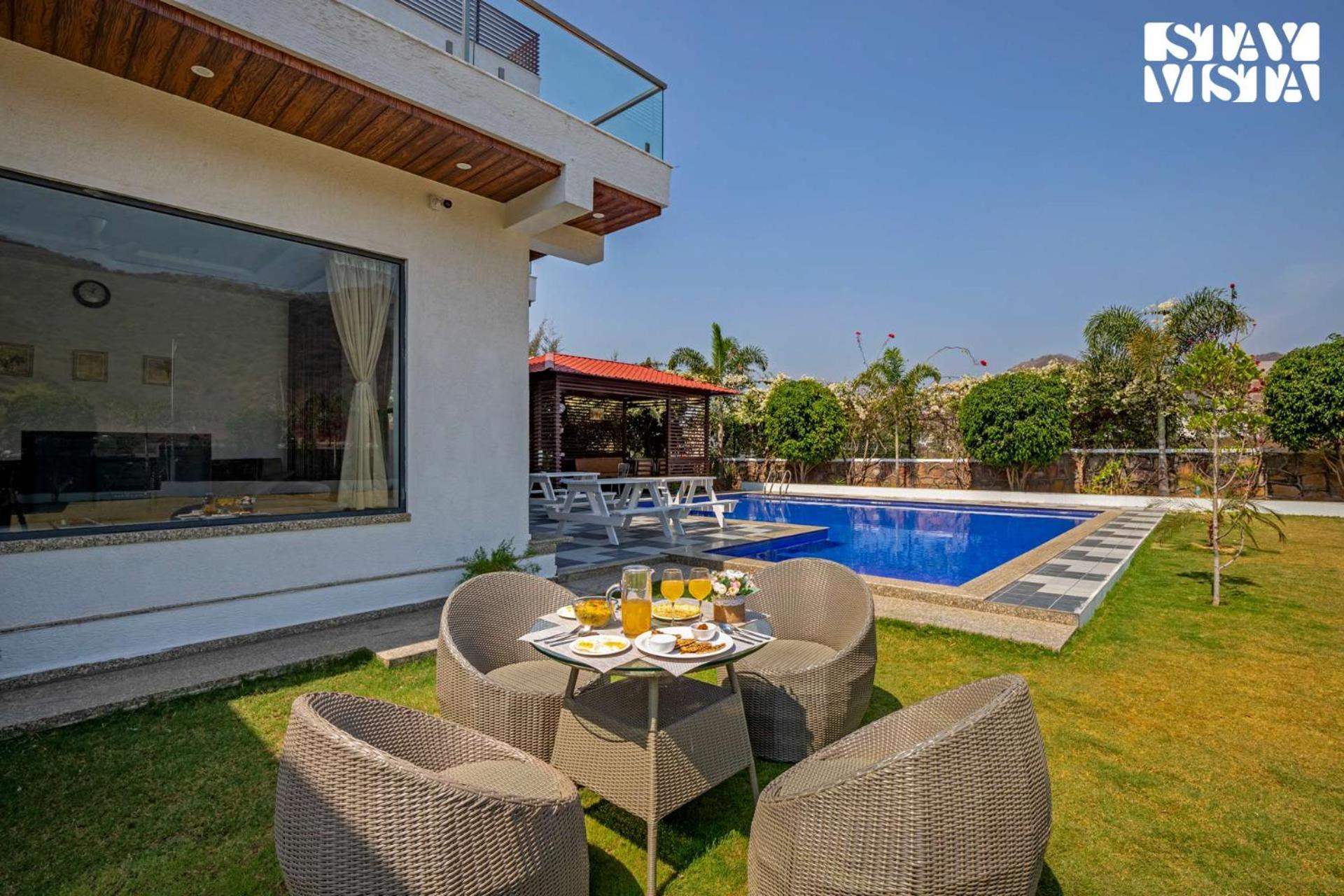 Stayvista'S Bella Dream - Mountain-View With Outdoor Pool, Lawn Featuring A Gazebo & Indoor Games Udaipur Buitenkant foto