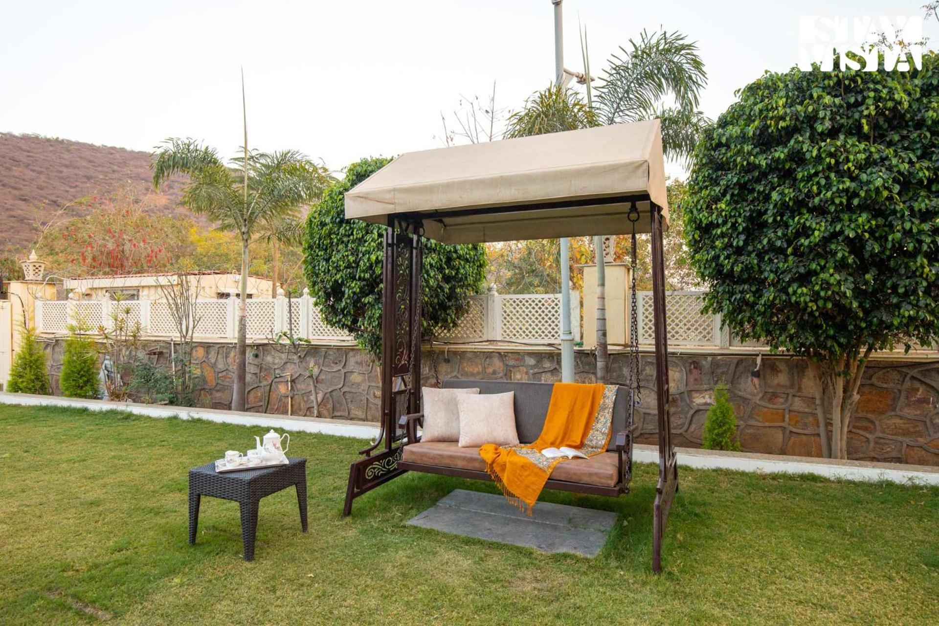 Stayvista'S Bella Dream - Mountain-View With Outdoor Pool, Lawn Featuring A Gazebo & Indoor Games Udaipur Buitenkant foto